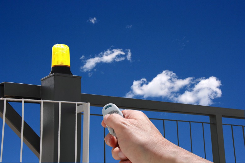 Automazione di un cancello con telecomando